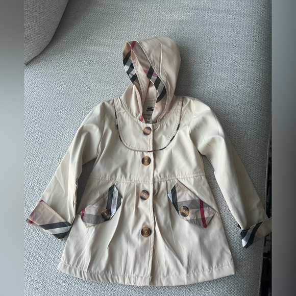 Burberry Kids Beige Raincoat with Plaid Trim - Picture 4 of 10